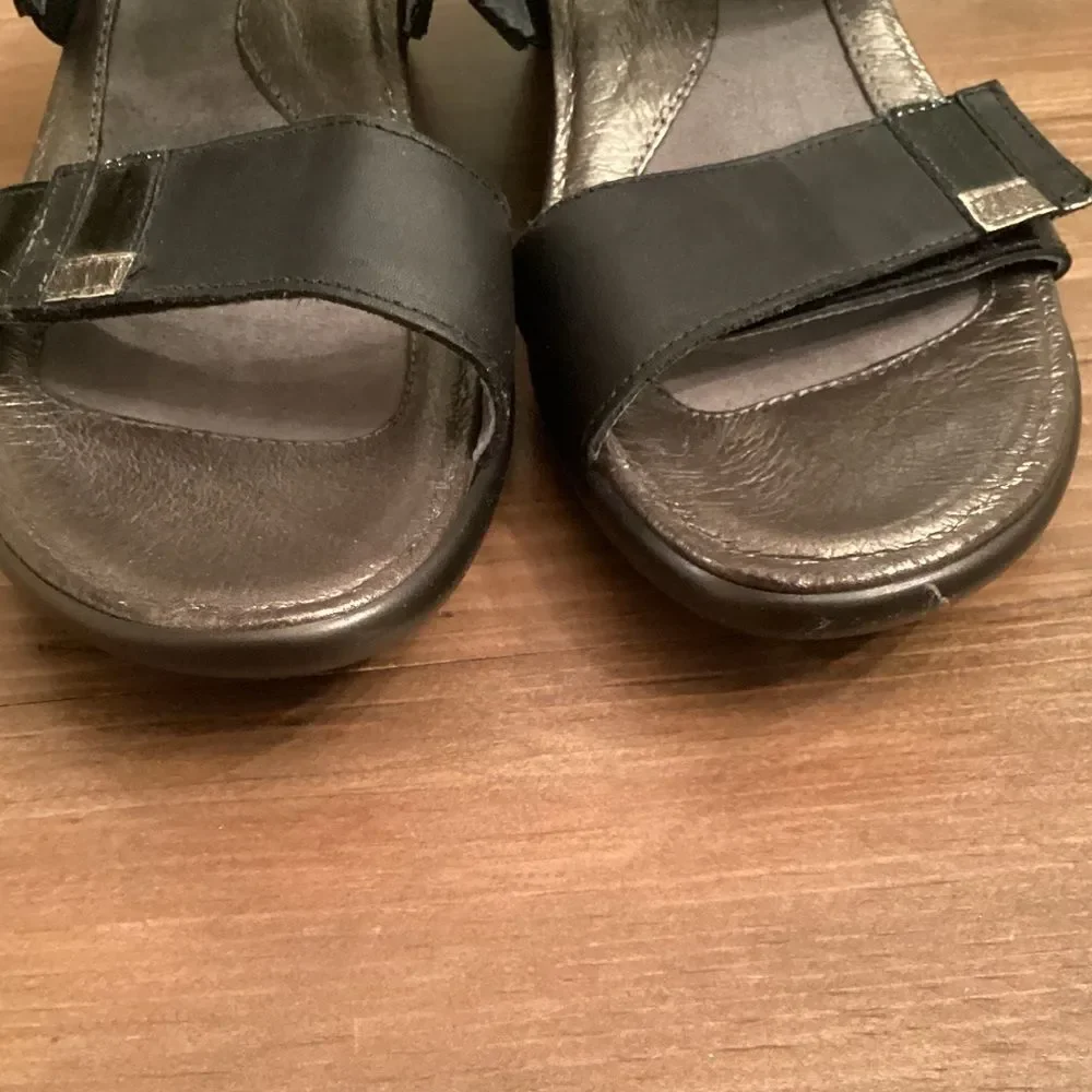 NAOT TREASURE WEDGE SANDAL SIZE 40 9 / 9.5  BLACK PATENT METALLIC SILVER PATTERN